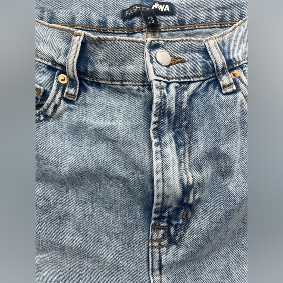Fashion Nova Distressed Light Blue Women's Jeans - Picture 3 of 3
